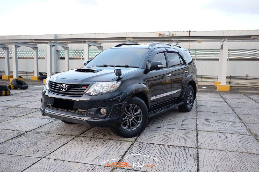 Mobil Toyota Fortuner 2015