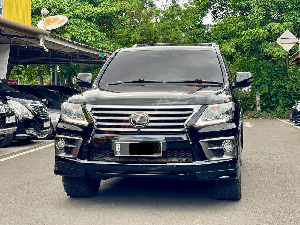 Mobil Lexus LX 2014