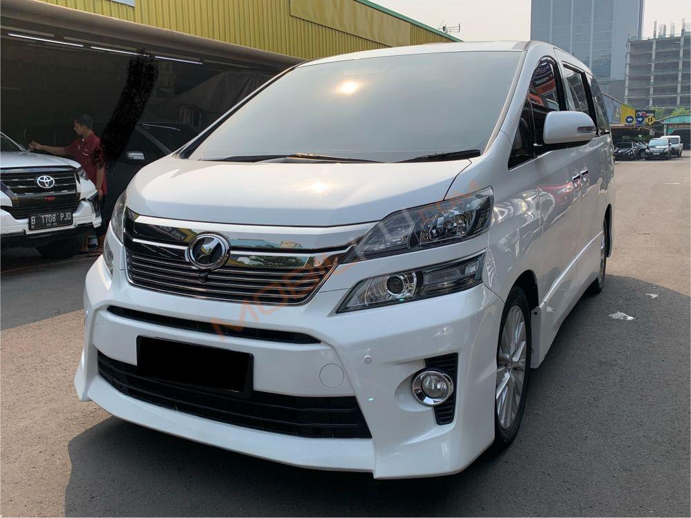 Mobil Toyota Vellfire 2014