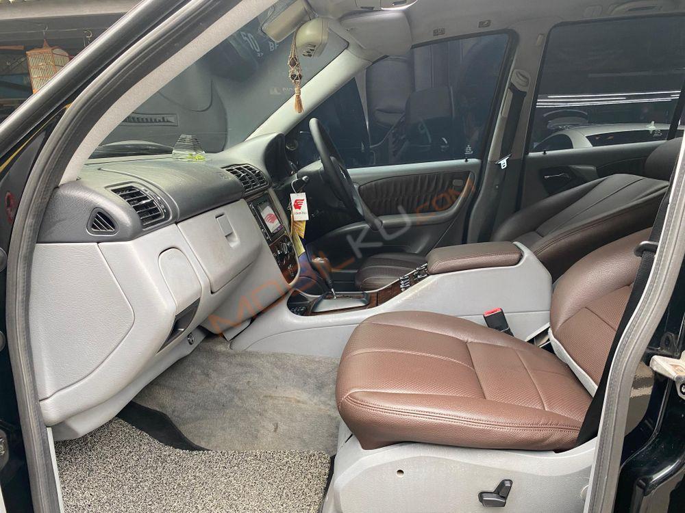 Mobil Mercedes-Benz ML 2002