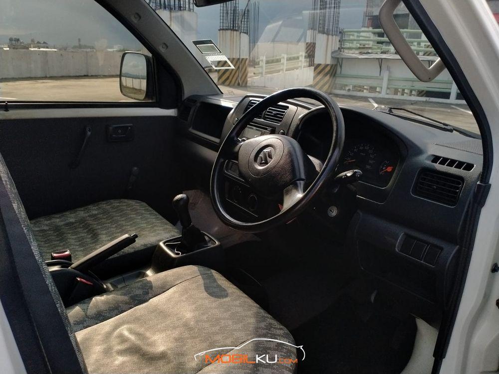 Mobil Suzuki APV 2012