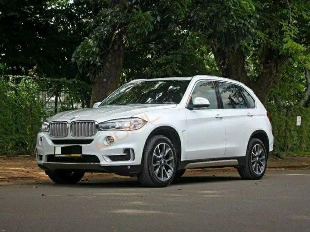 Mobil BMW X5 2015