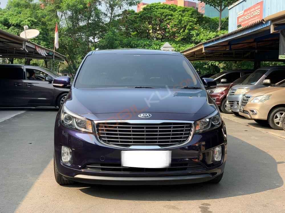 Mobil Kia Sedona 2017