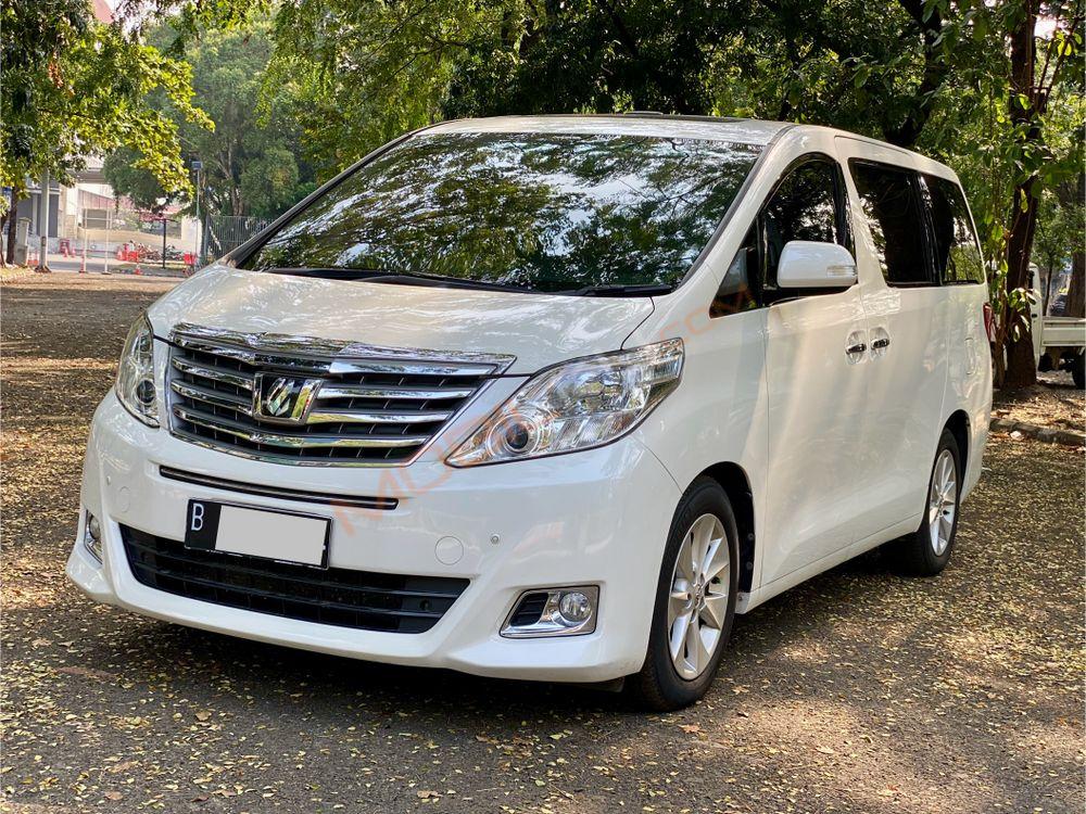Mobil Toyota Alphard 2012