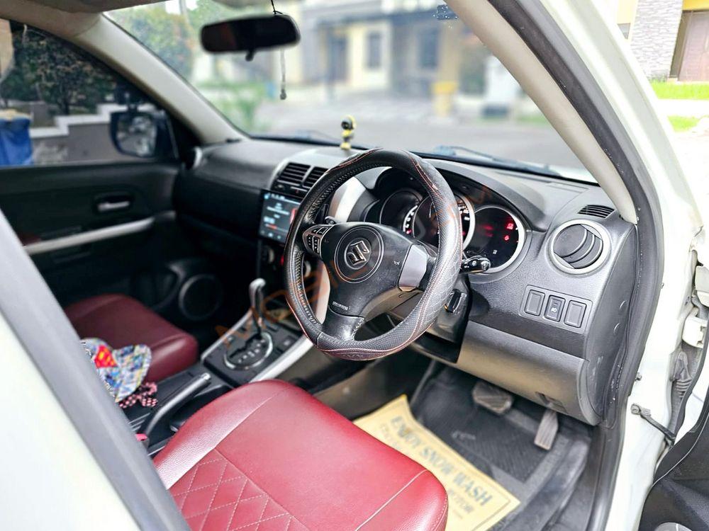 Mobil Suzuki Grand Vitara 2015