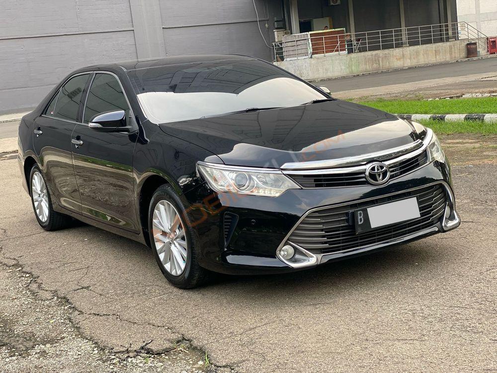 Mobil Toyota Camry 2015