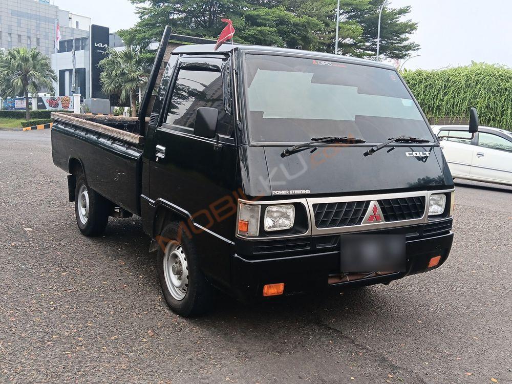 Mobil Mitsubishi L300 2022