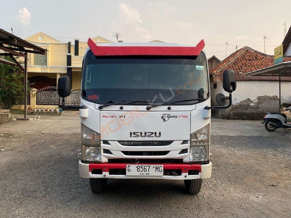 Mobil Isuzu Elf 2017