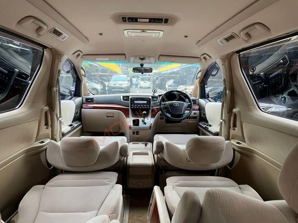 Mobil Toyota Alphard 2009