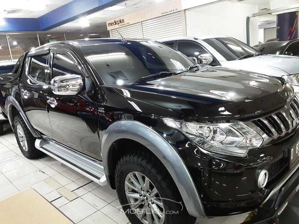 Mobil Mitsubishi Triton 2017