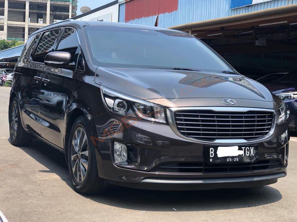 Mobil Kia Sedona 2017