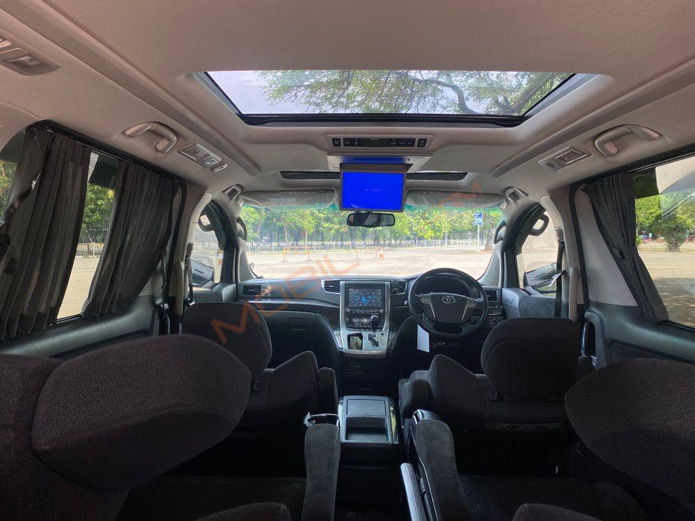 Mobil Toyota Alphard 2014