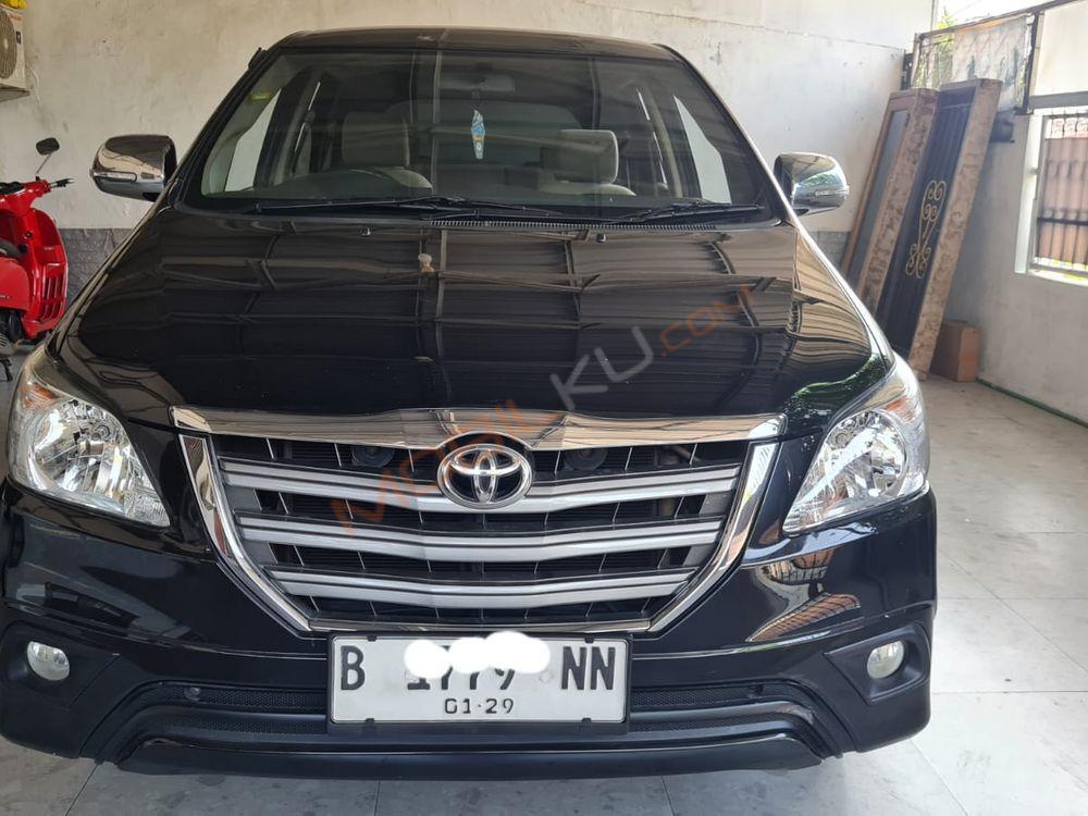 Mobil Toyota Kijang Innova 2014