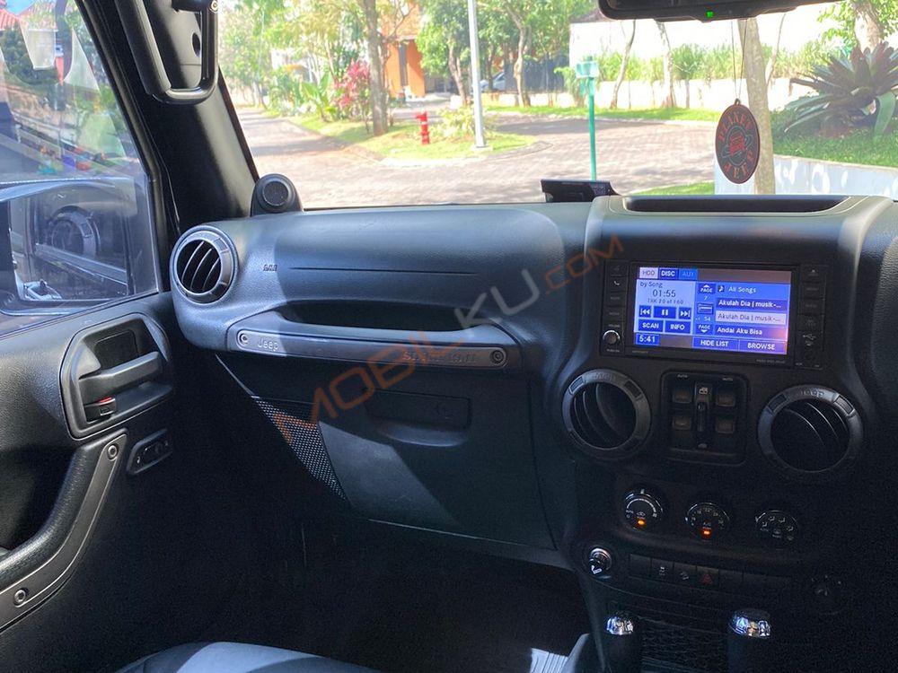 Mobil Jeep Wrangler 2014