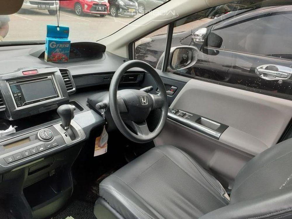 Mobil Honda Freed 2011