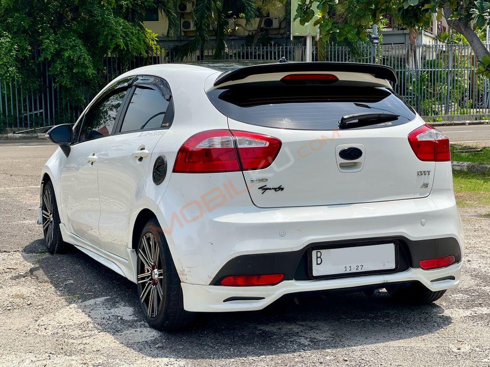 Mobil Kia Rio 2014