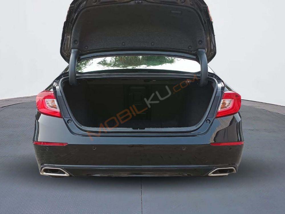 Mobil Honda Accord 2020