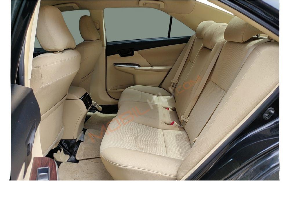 Mobil Toyota Camry 2018