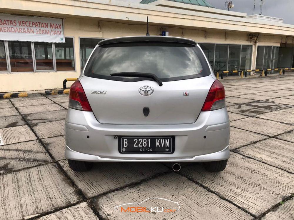 Mobil Toyota Yaris 2010