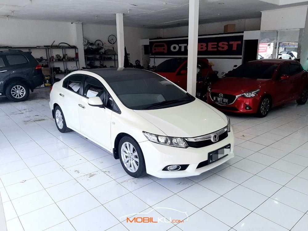 Mobil Honda Civic Sedan 2012