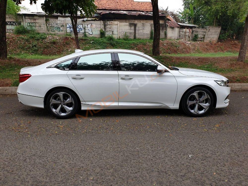 Mobil Honda Accord 2019