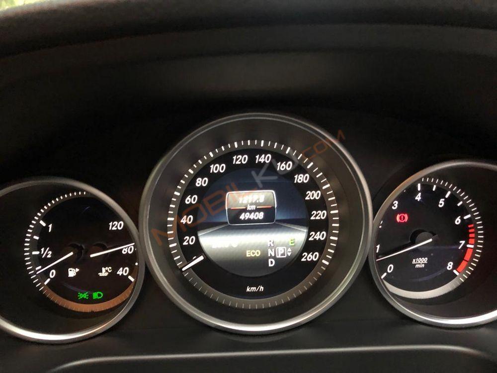 Mobil Mercedes-Benz E-Class 2011