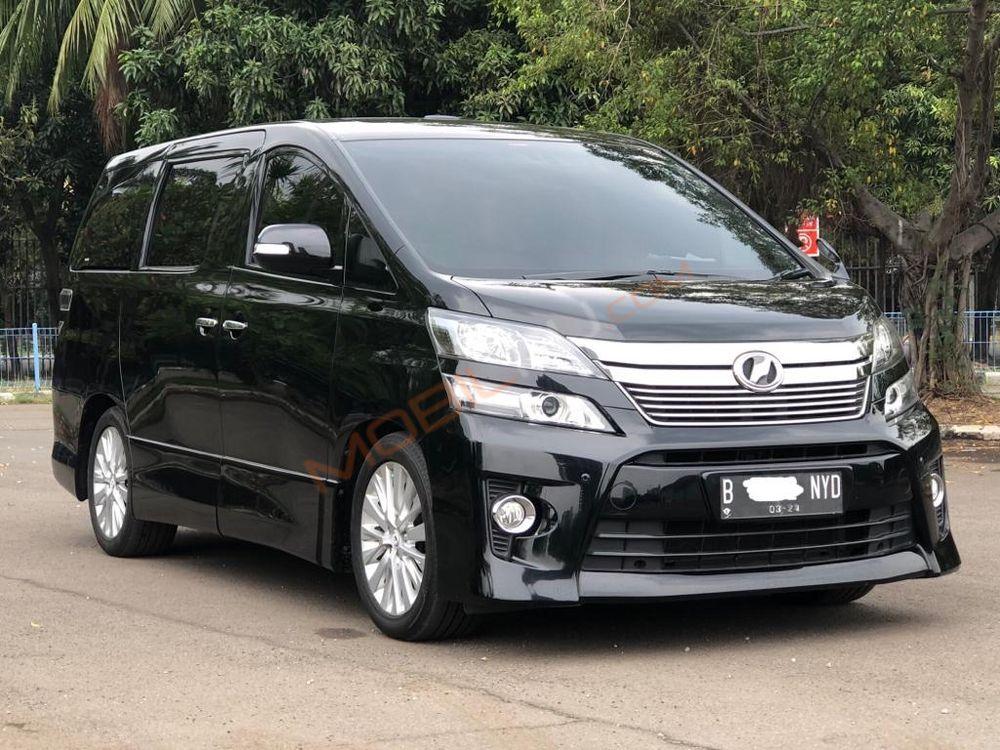 Mobil Toyota Vellfire 2014