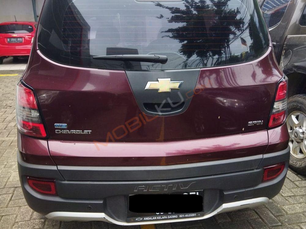 Mobil Chevrolet Spin 2015