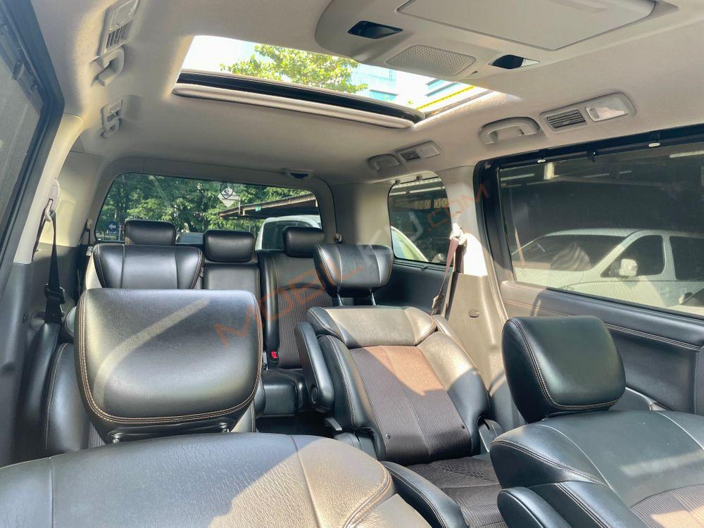 Mobil Nissan Elgrand 2014