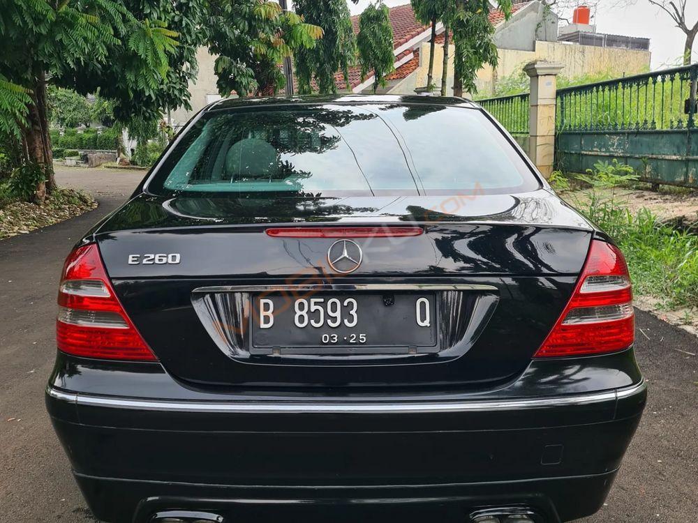 Mobil Mercedes-Benz E-Class 2005