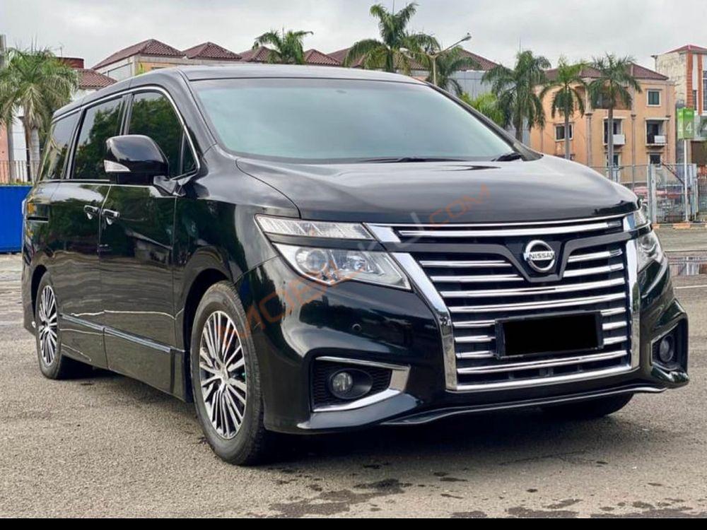 Mobil Nissan Elgrand 2014