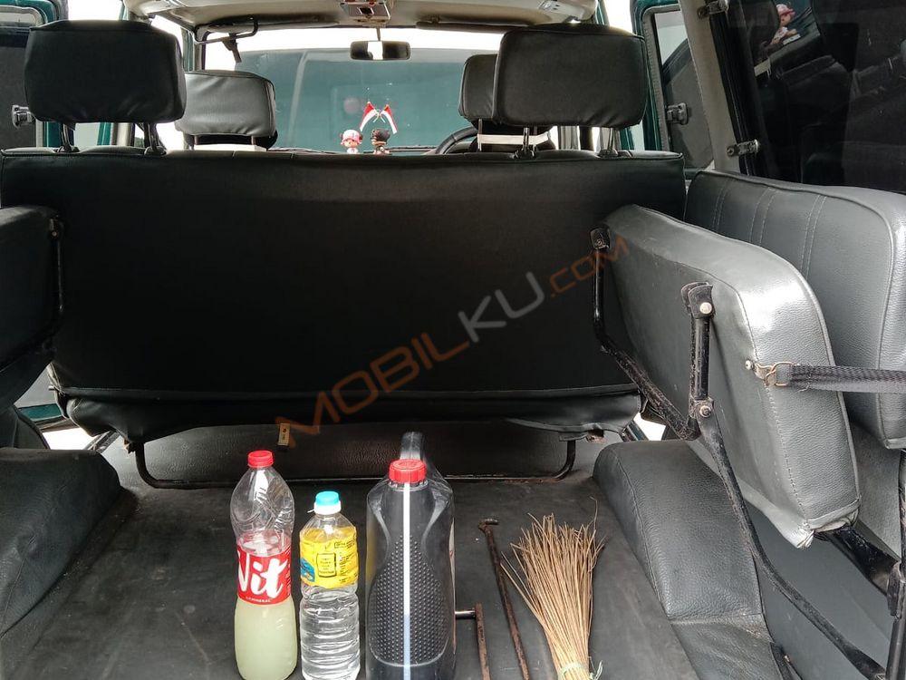 Mobil Toyota Kijang 1996