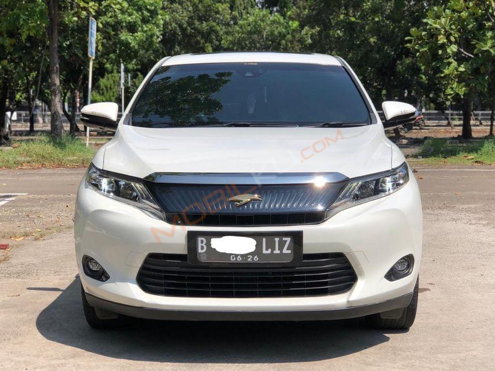 Mobil Toyota Harrier 2015