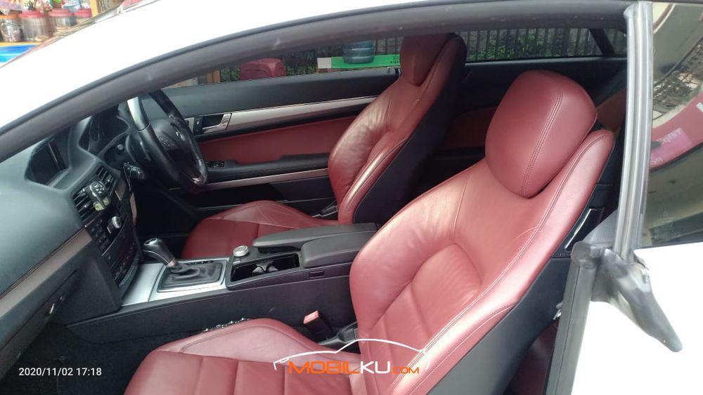 Mobil Mercedes-Benz E-Class 2011