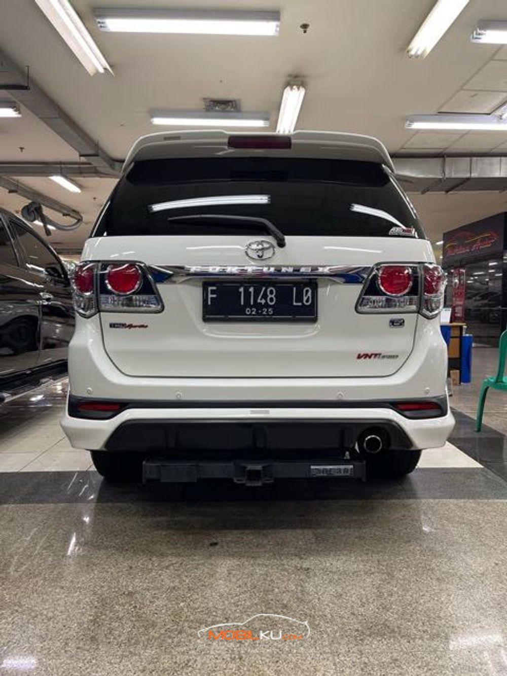 Mobil Toyota Fortuner 2015