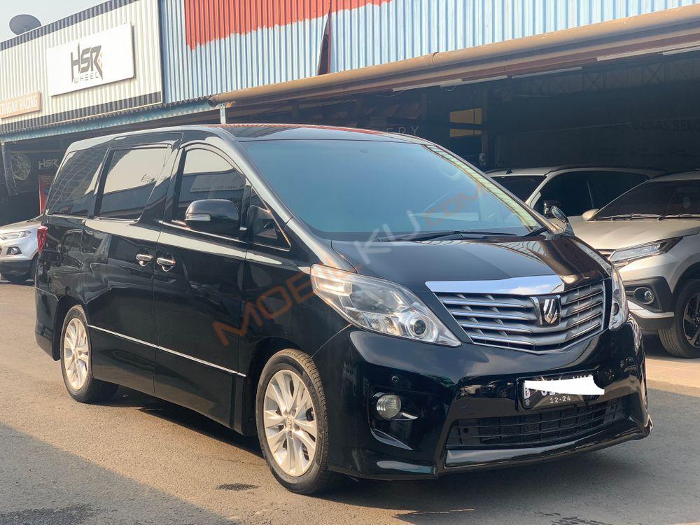 Mobil Toyota Alphard 2009