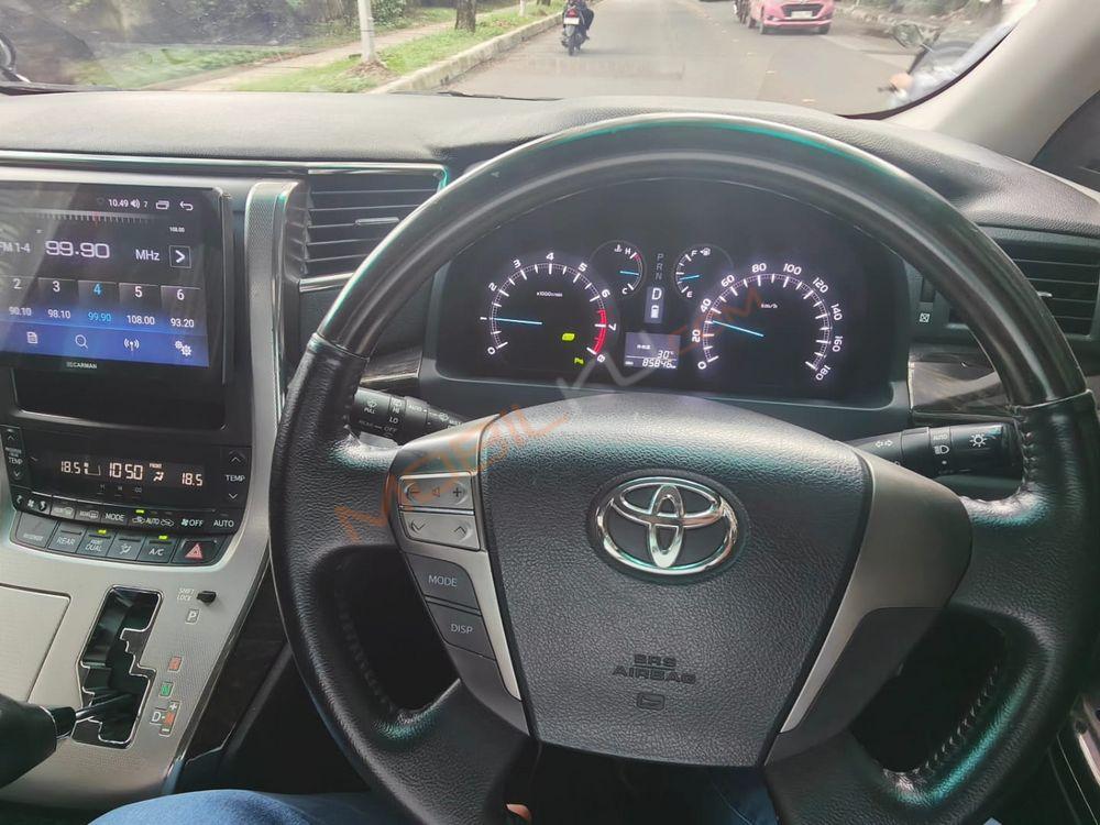 Mobil Toyota Alphard 2014