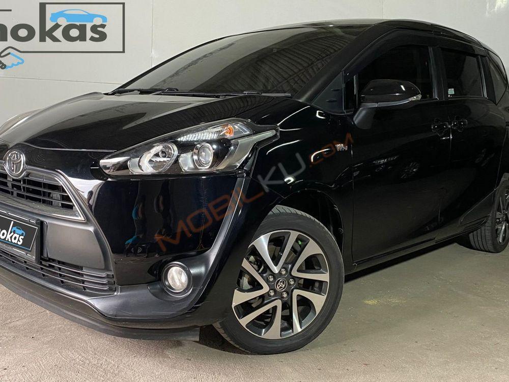 Mobil Toyota Sienta 2017