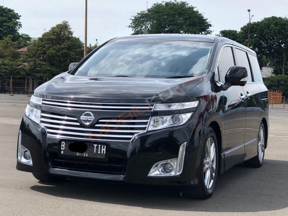 Mobil Nissan Elgrand 2013