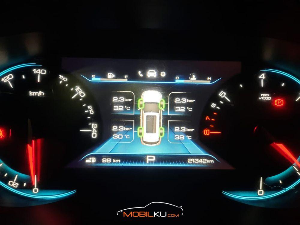 Mobil Wuling Almaz 2019