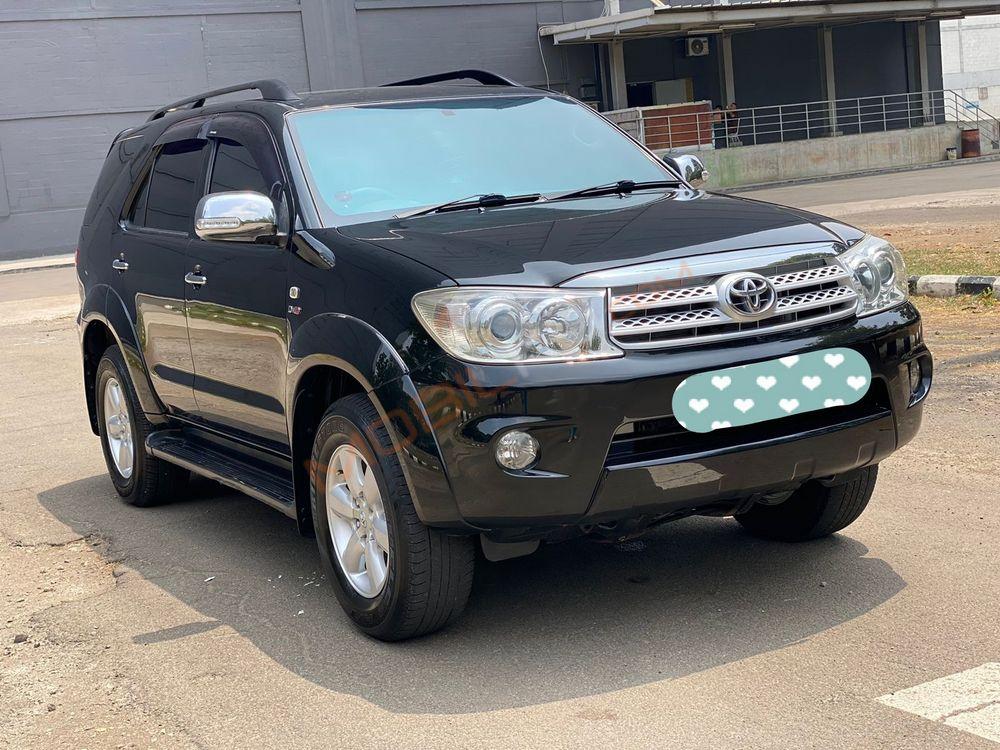 Mobil Toyota Fortuner 2011