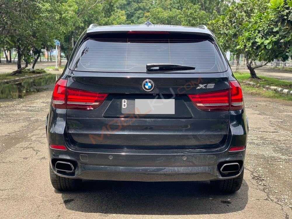 Mobil BMW X5 2015