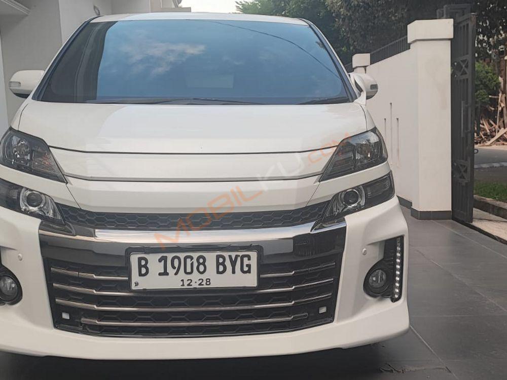 Mobil Toyota Vellfire 2014