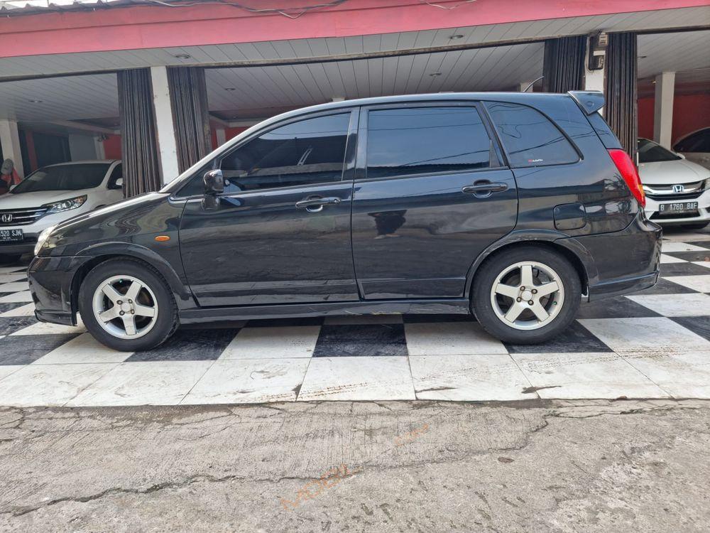 Mobil Suzuki Aerio 2004