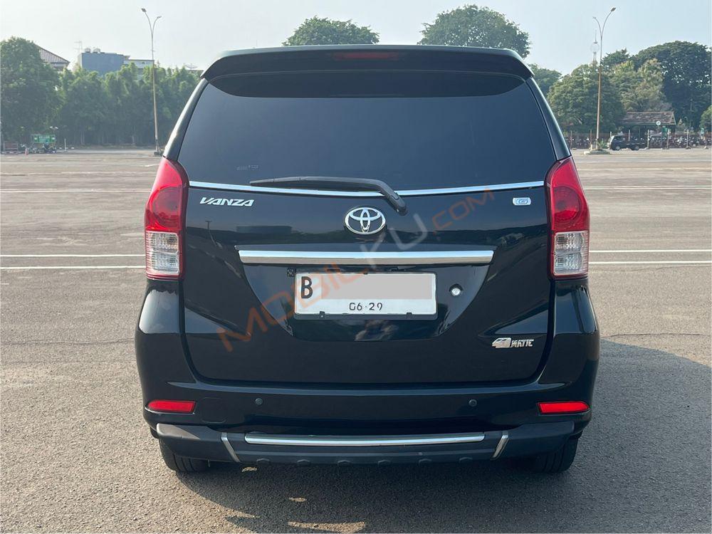 Mobil Toyota Avanza 2014