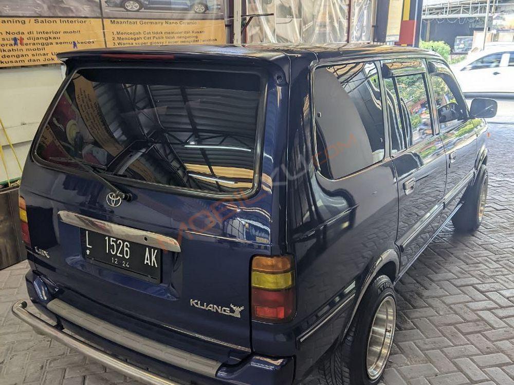 Mobil Toyota Kijang 1998