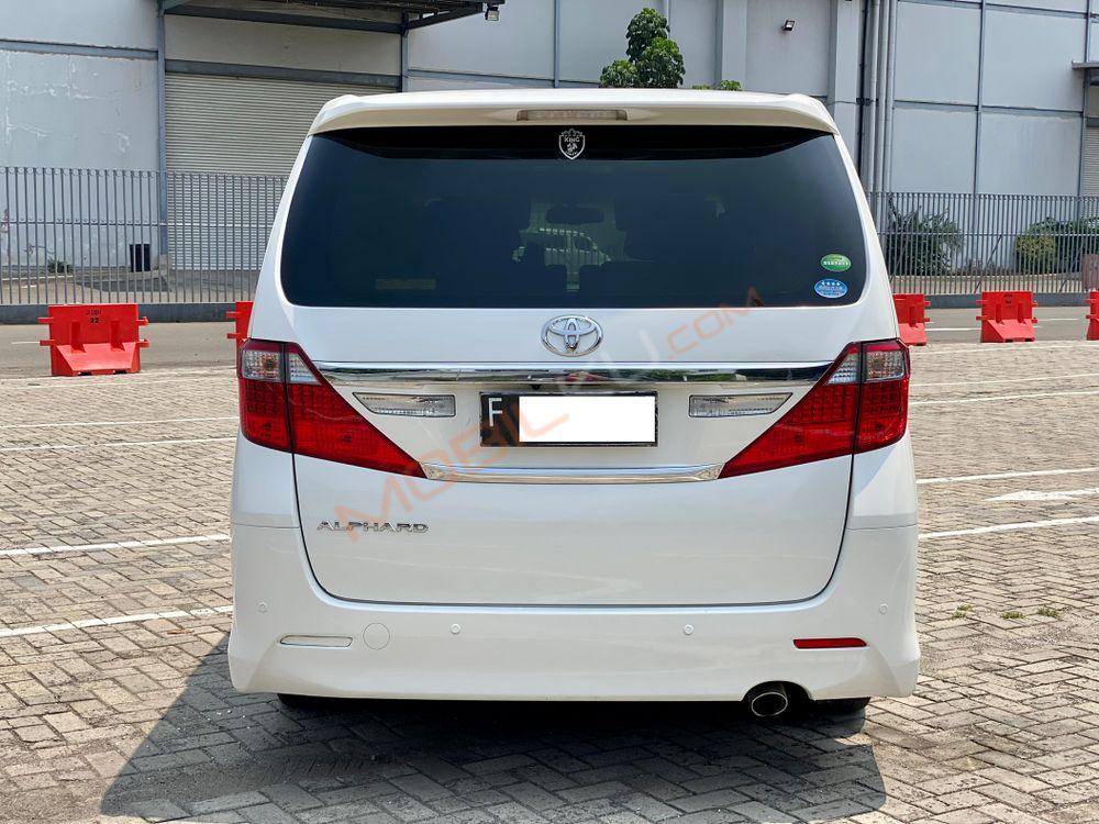 Mobil Toyota Alphard 2014