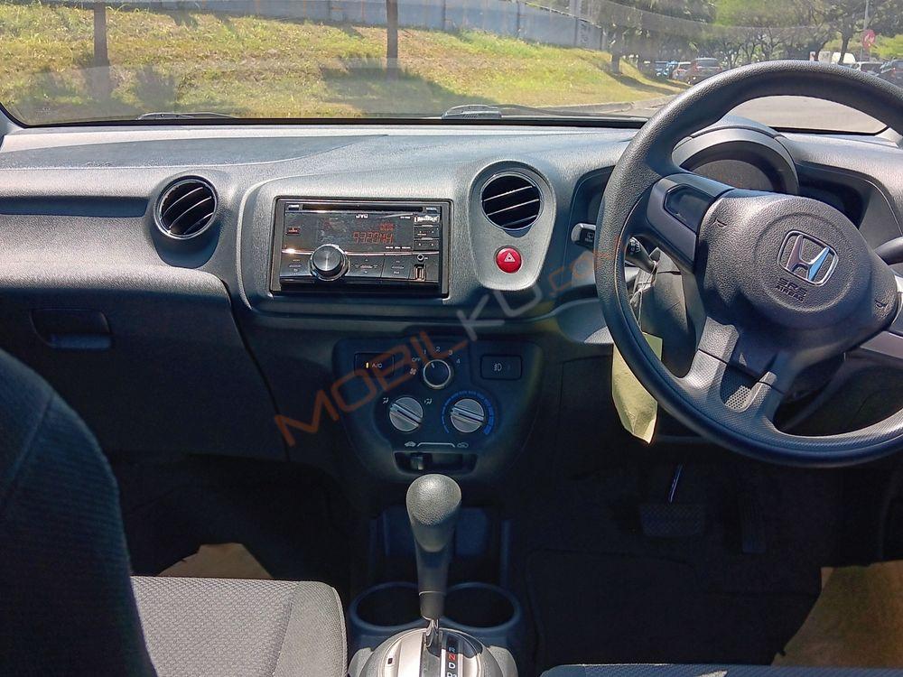Mobil Honda Brio 2016