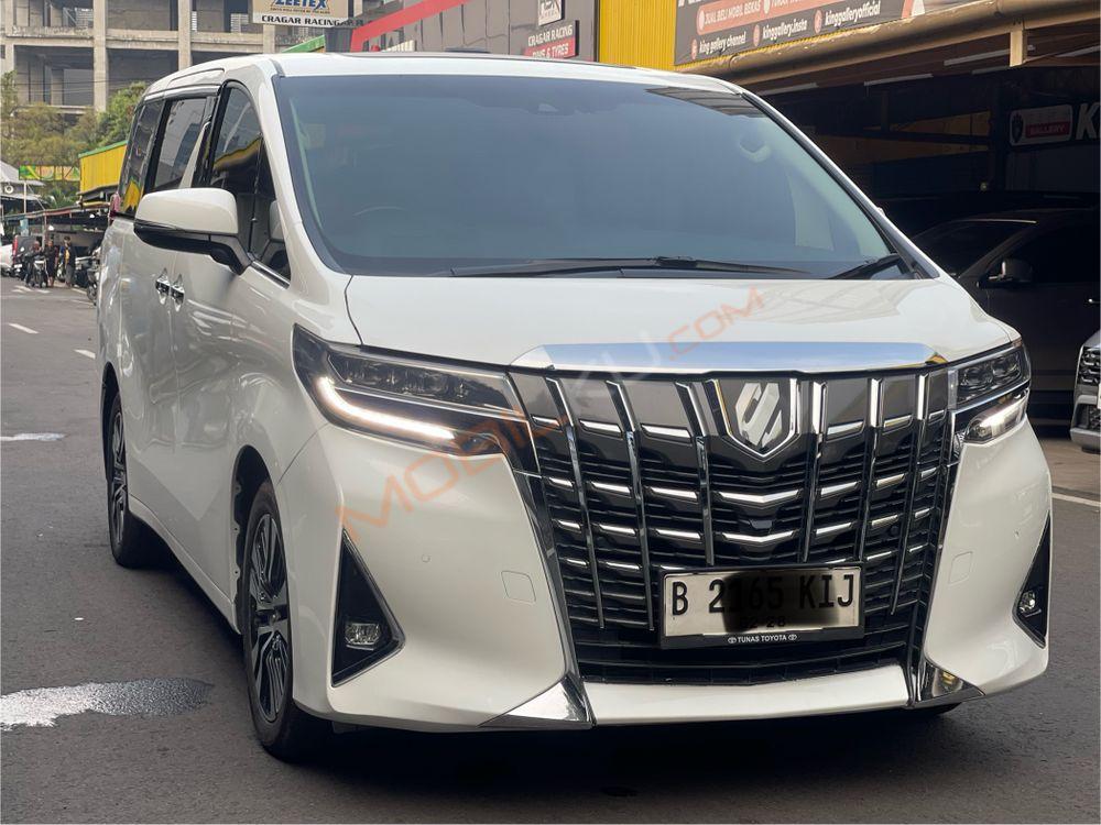 Mobil Toyota Alphard 2022