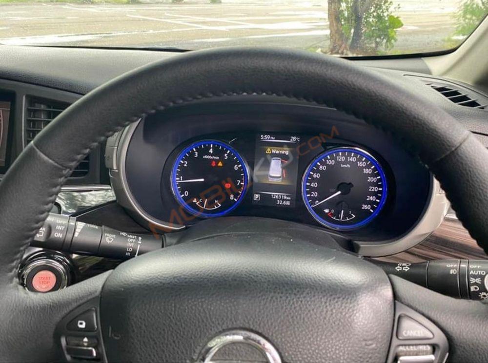 Mobil Nissan Elgrand 2014